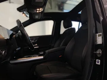 2022 Mercedes-Benz GLA - image 3