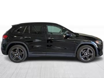 2022 Mercedes-Benz GLA - image 2