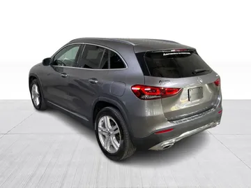 2021 Mercedes-Benz GLA - image 11