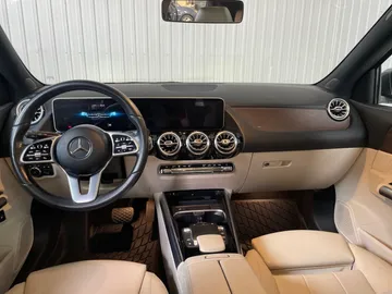 2021 Mercedes-Benz GLA - image 4