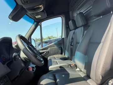 2022 Mercedes-Benz Sprinter Cargo Van - image 8
