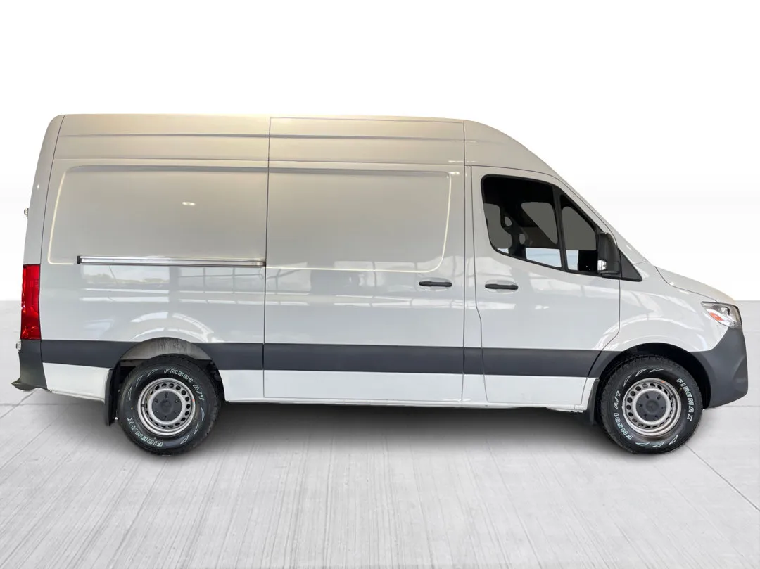 2024 Mercedes-Benz Sprinter Crew Van — photo 2