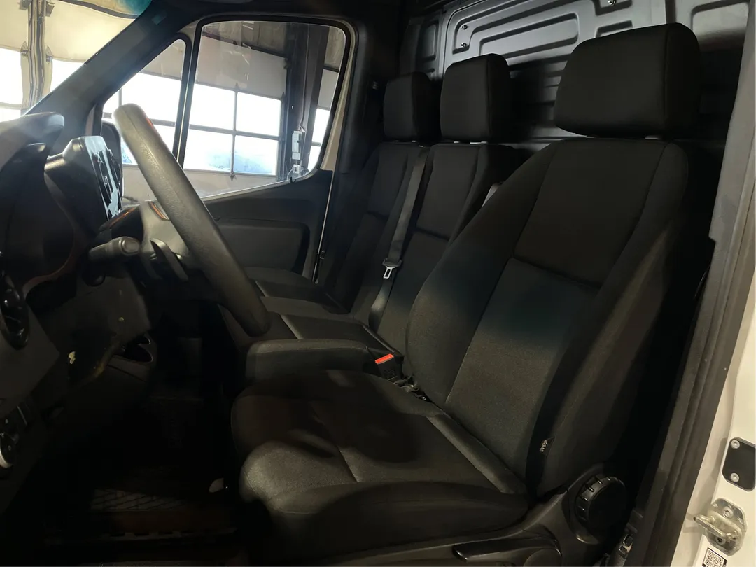 2024 Mercedes-Benz Sprinter Crew Van — photo 3
