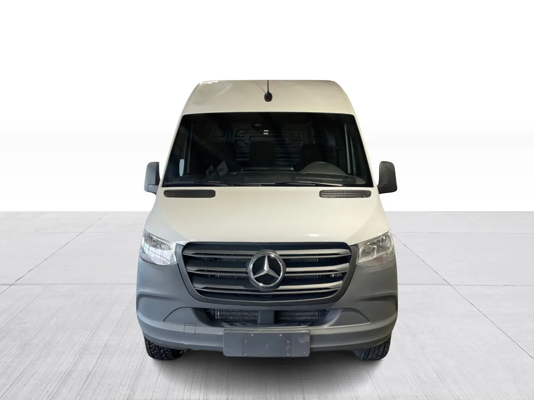 2024 Mercedes-Benz Sprinter Crew Van — photo 4