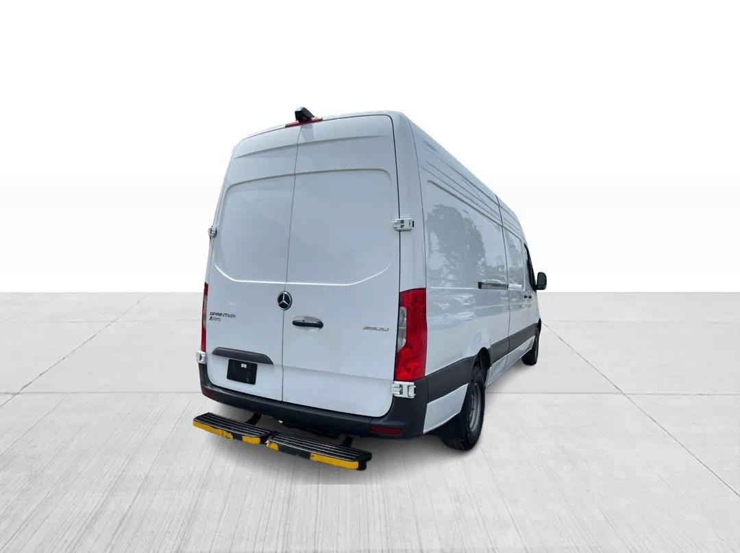 2024 Mercedes-Benz Sprinter Cargo Van — photo 8