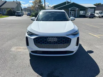 2025 Audi Q5 - image 2