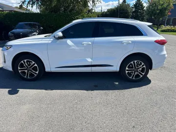 2025 Audi Q5 - image 6