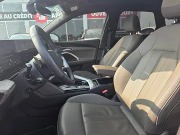 2025 Audi Q5 - image 8