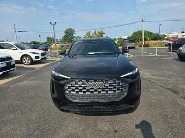 2025 Audi Q5 - image 2