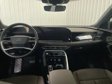 2025 Audi Q5 - image 4