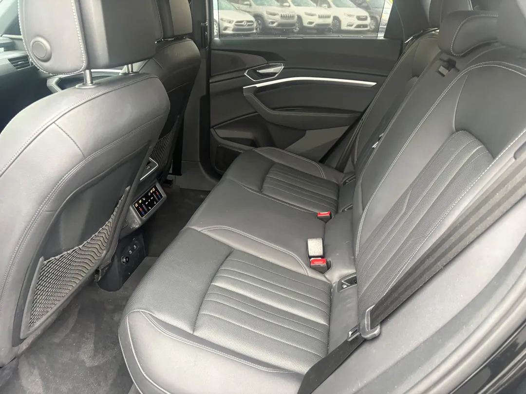 2022 Audi E-tron Sportback — photo 6