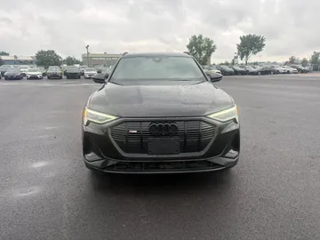 2022 Audi E-tron Sportback - image 2