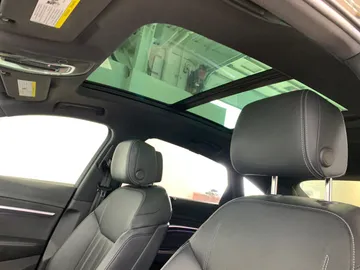 2022 Audi E-tron Sportback - image 12