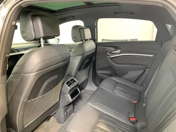 2022 Audi E-tron Sportback - image 11