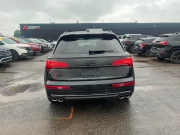 2023 Audi SQ5 - image 7