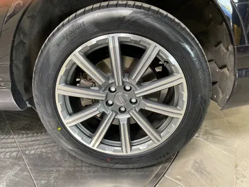 2019 Audi Q7 - image 7