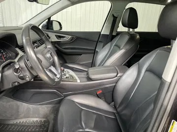 2019 Audi Q7 - image 3