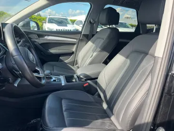 2022 Audi Q5 - image 9
