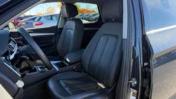 2022 Audi Q5 - image 8