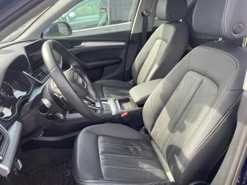 2022 Audi Q5 - image 8