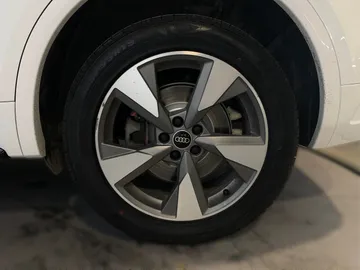 2023 Audi Q5 - image 17