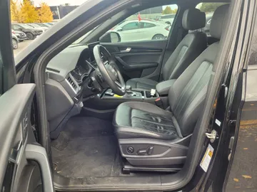 2023 Audi Q5 - image 8