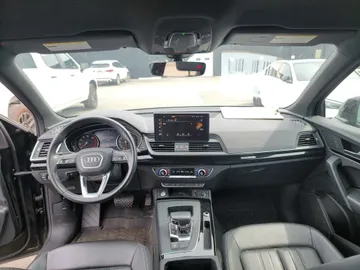 2023 Audi Q5 - image 8