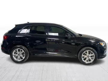 2022 Audi Q3 - image 2