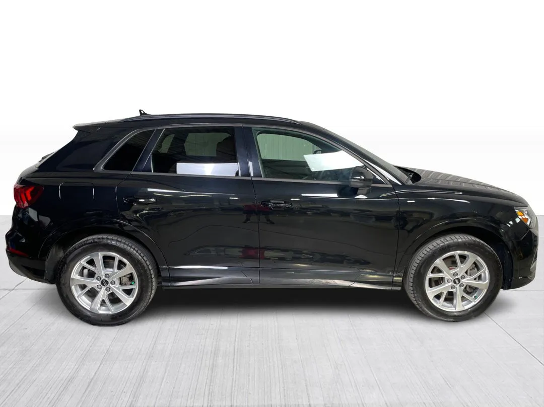 2022 Audi Q3 — photo 2