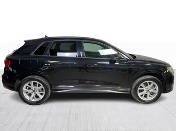 2022 Audi Q3 - image 2