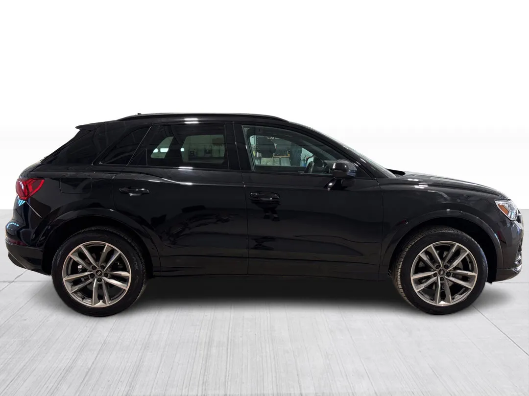 2022 Audi Q3 — photo 2