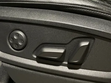 2018 Audi Q5 - image 18