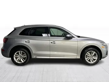 2020 Audi Q5 - image 2