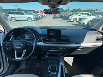 2020 Audi Q5 - image 9
