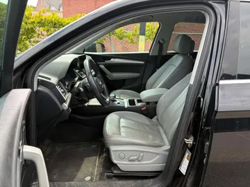 2020 Audi Q5 - image 8