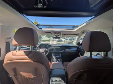 2019 Audi Q8 - image 9