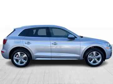 2019 Audi Q5 - image 2