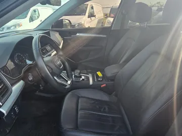 2019 Audi Q5 - image 8