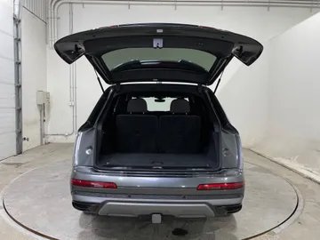 2020 Audi Q7 - image 13