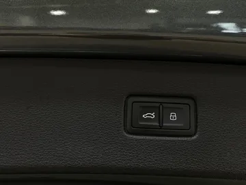 2020 Audi Q7 - image 20