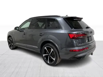 2020 Audi Q7 - image 6