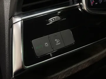 2020 Audi Q7 - image 35