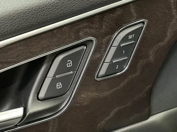 2020 Audi Q7 - image 17