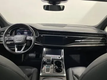 2020 Audi Q7 - image 21