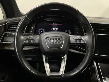 2020 Audi Q7 - image 16