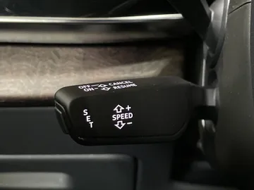2020 Audi Q7 - image 29