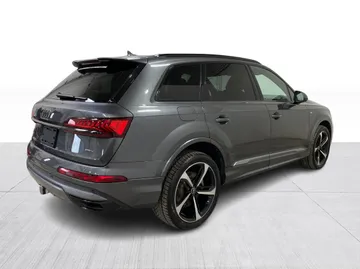2020 Audi Q7 - image 8