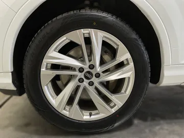 2021 Audi Q7 - image 7