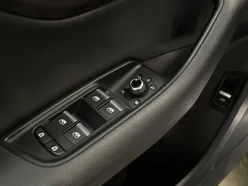 2021 Audi Q7 - image 25