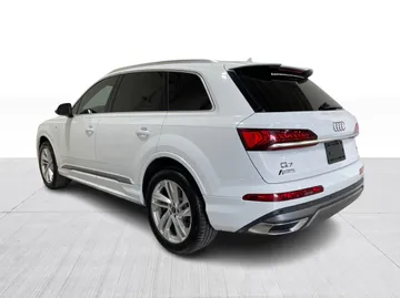 2021 Audi Q7 - image 12